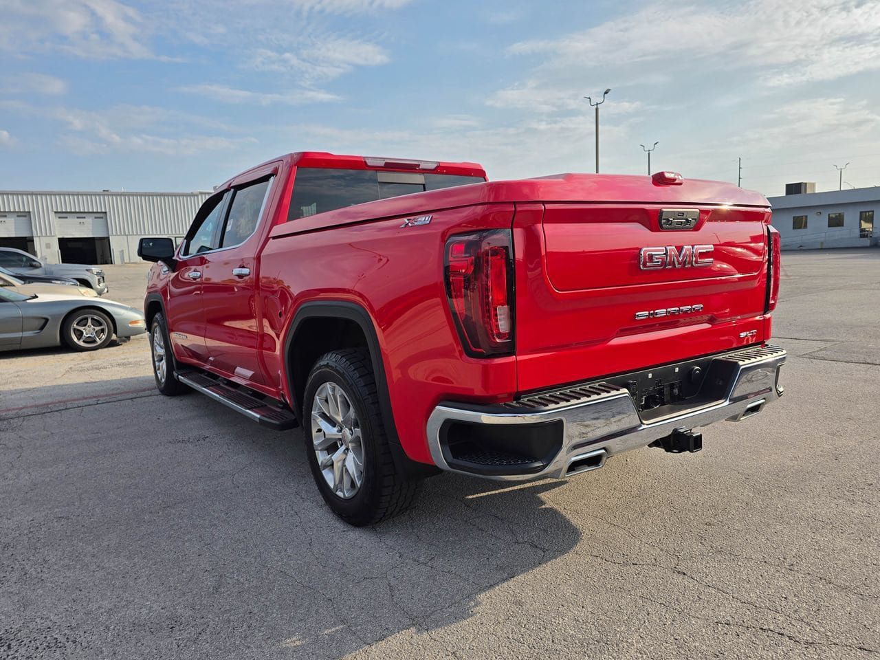 Used 2021 GMC Sierra 1500 SLT AWD/4WD image 4