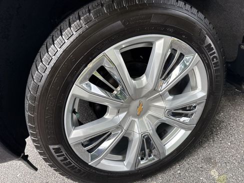 Used 2022 Chevrolet Silverado 1500 High Country w/ High Country Premium Package AWD/4WD image 11