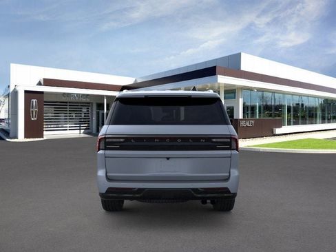 New 2025 Lincoln Navigator Reserve image 35
