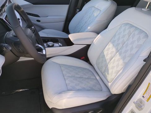 New 2026 Jeep Cherokee Overland image 11