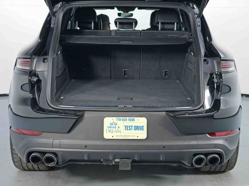 Used 2024 Porsche Cayenne w/ Premium Package image 10