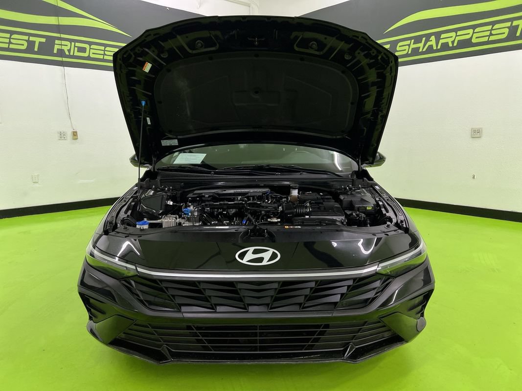 Used 2025 Hyundai Elantra SEL FWD image 4