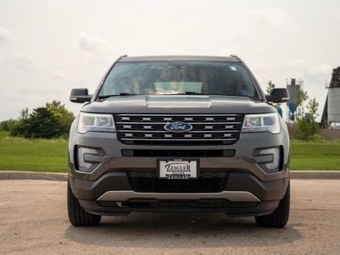 Used 2017 Ford Explorer XLT AWD/4WD image 2