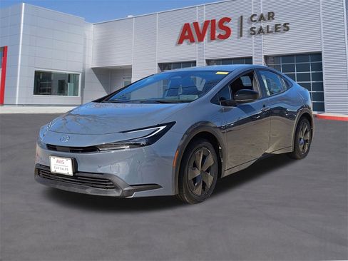 Used 2025 Toyota Prius LE image 1