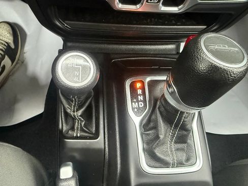 Used 2020 Jeep Gladiator Overland AWD/4WD image 31