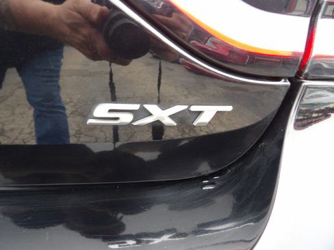 Used 2016 Dodge Charger SXT image 5