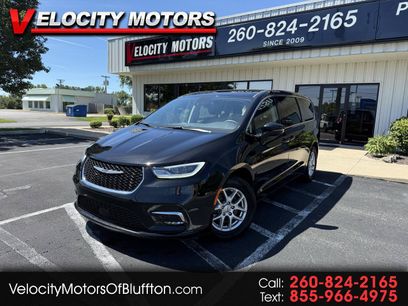 Used 2024 Chrysler Pacifica Touring-L