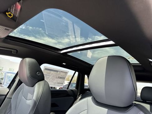 New 2026 Volkswagen Tiguan SE R-Line FWD image 18