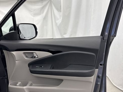 Used 2019 Honda Pilot Touring image 19