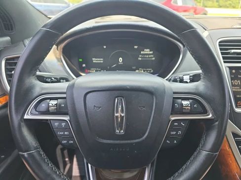 Used 2019 Lincoln Nautilus Reserve FWD image 17