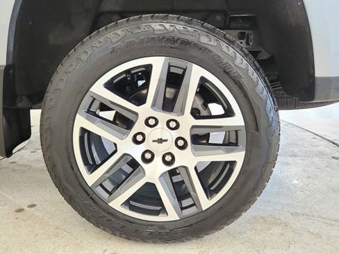 Used 2024 Chevrolet Colorado Z71 w/ Z71 Convenience Package 2 AWD/4WD image 9