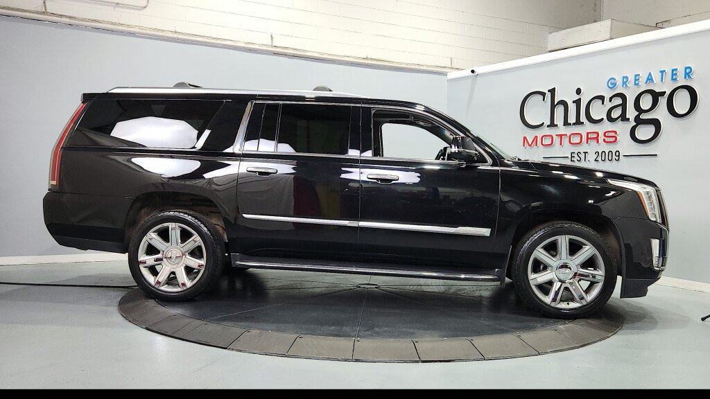 Used 2017 Cadillac Escalade ESV Luxury AWD/4WD image 2