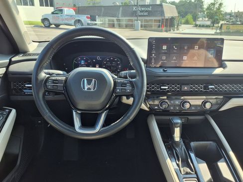 Used 2023 Honda Accord Touring image 5