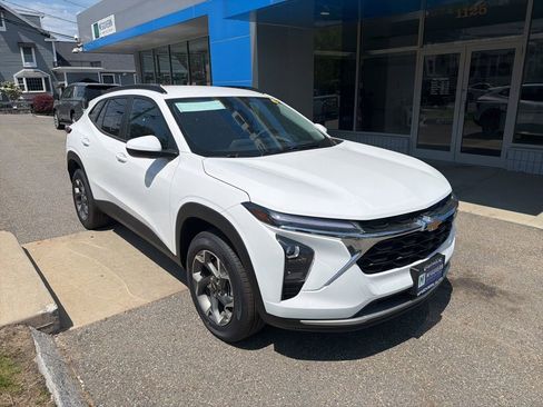 New 2026 Chevrolet Trax LT w/ LT Convenience Package FWD image 7
