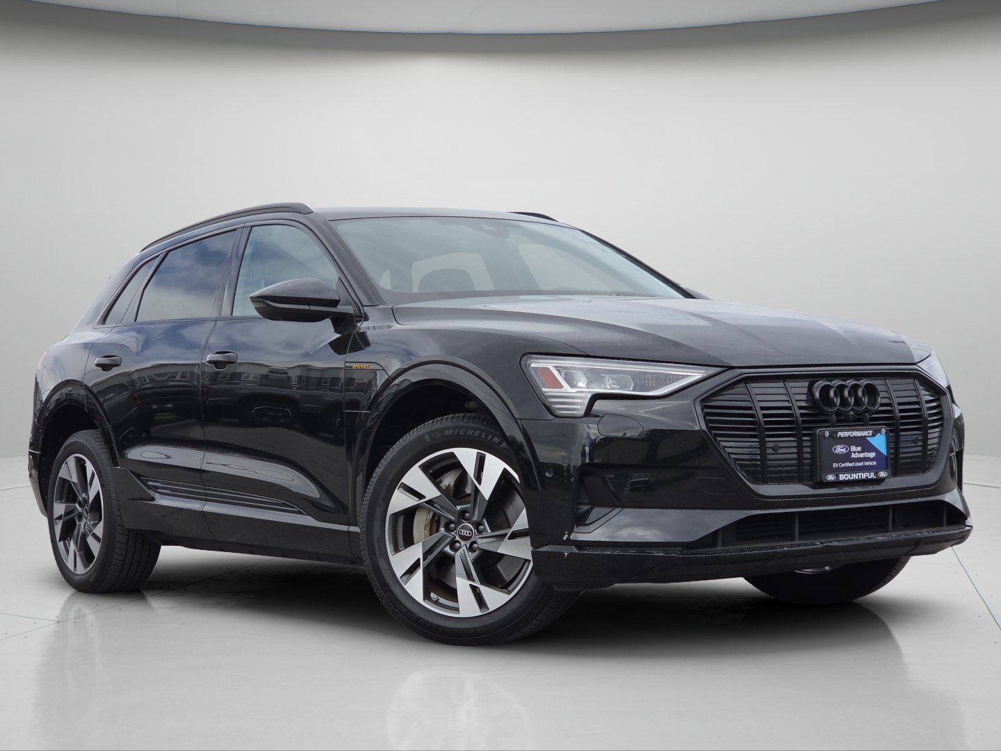 Used 2023 Audi e-tron Premium w/ Convenience Plus Package AWD/4WD image 2