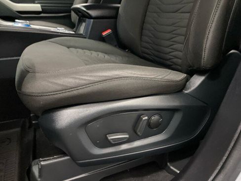 Used 2020 Ford Explorer XLT w/ Comfort Package image 18