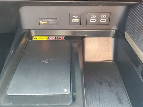 Used 2025 Toyota Camry SE w/ Convenience Package image 29