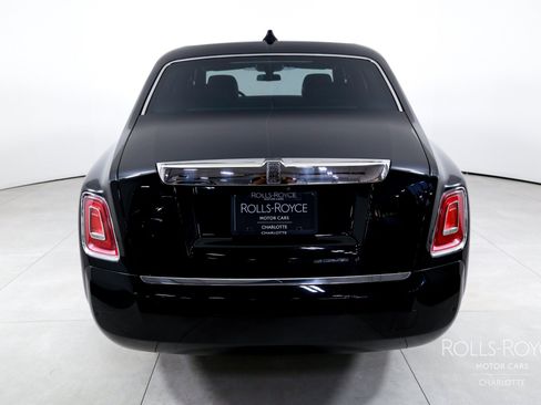 Used 2020 Rolls-Royce Phantom Sedan RWD image 9