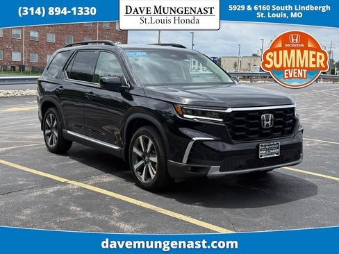 Used 2025 Honda Pilot Touring image 1