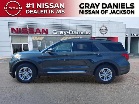 Used 2023 Ford Explorer XLT w/ Equipment Group 202A RWD image 4