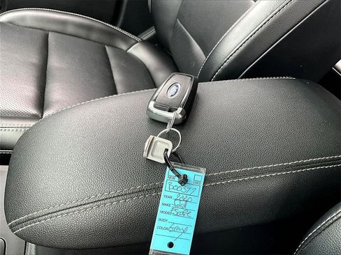 Used 2020 Ford Escape SEL image 10