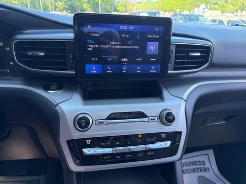 Used 2021 Ford Explorer XLT w/ Equipment Group 202A AWD/4WD image 25