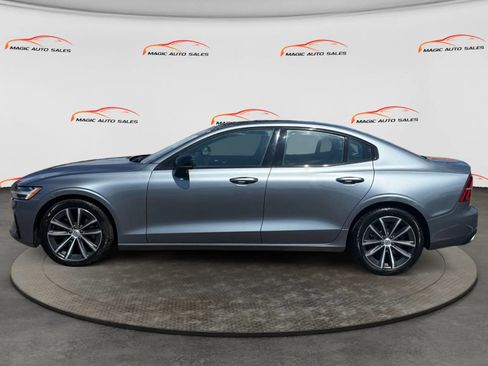 Used 2021 Volvo S60 T5 Momentum w/ Premium Package FWD image 7