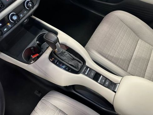 Used 2023 Honda HR-V LX image 24