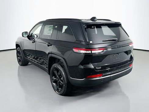 New 2025 Jeep Grand Cherokee Altitude image 5