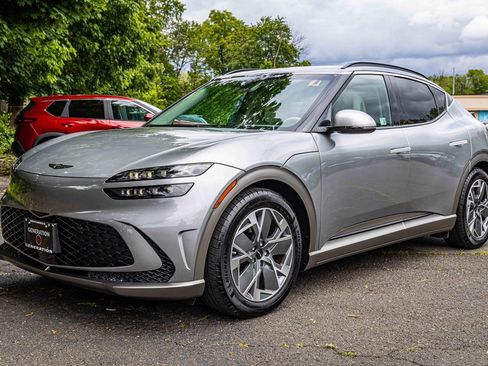 Used 2024 Genesis GV60 RWD image 3