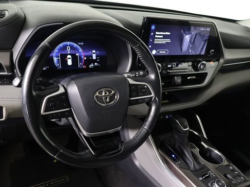 Used 2023 Toyota Highlander Limited AWD/4WD image 28