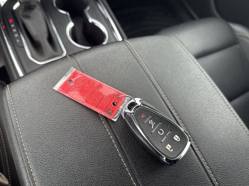 Used 2023 Chevrolet Traverse LT image 31