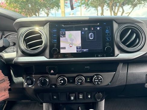 Used 2019 Toyota Tacoma TRD Off-Road AWD/4WD image 4