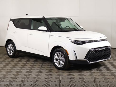 Certified 2025 Kia Soul LX w/ LX Technology Package image 48