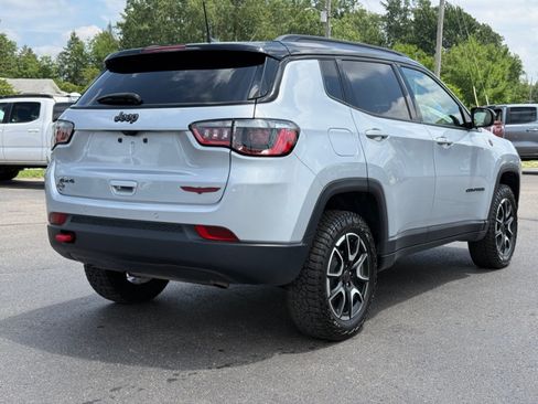 Used 2025 Jeep Compass Trailhawk AWD/4WD image 8