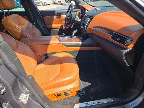 Used 2019 Maserati Levante GranLusso image 7