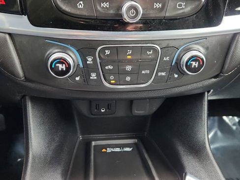 Used 2022 Chevrolet Traverse LT AWD/4WD image 43