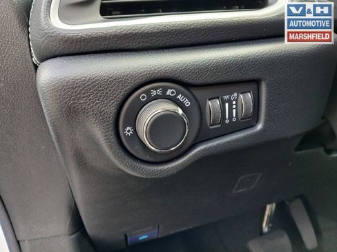 New 2027 Chrysler Pacifica Select w/ Family Tech Group AWD/4WD image 12