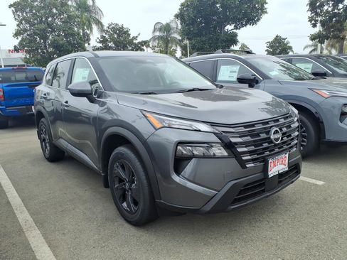 New 2026 Nissan Rogue SV FWD image 4