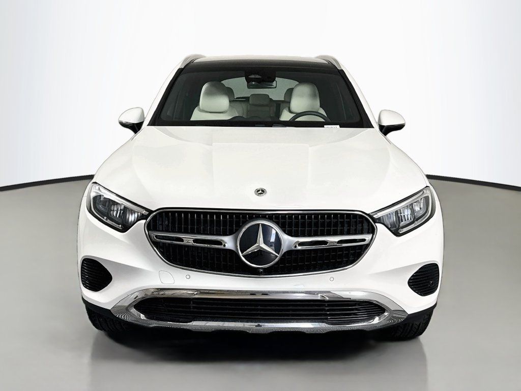Used 2026 Mercedes-Benz GLC 300 4MATIC image 2