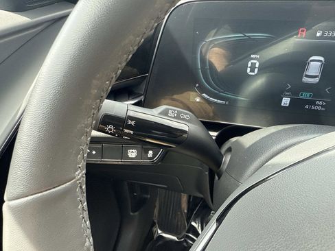 Used 2023 Kia Niro EX FWD image 32