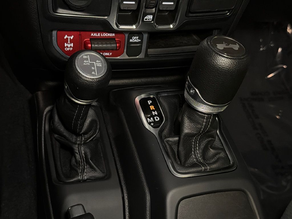 Used 2024 Jeep Wrangler Unlimited AWD/4WD image 32