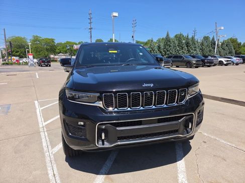 Certified 2023 Jeep Grand Cherokee Overland w/ Adv Protech Group III AWD/4WD image 4