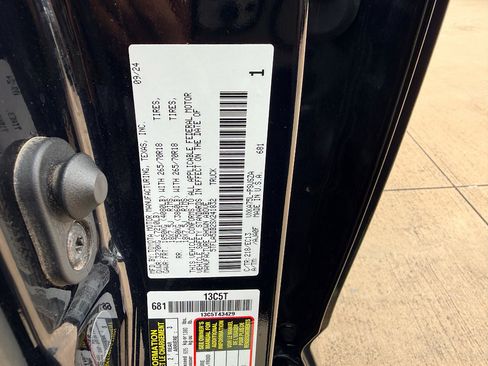 Used 2025 Toyota Tundra SR5 w/ SR5 Premium Package AWD/4WD image 30