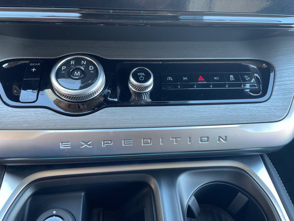 New 2027 Ford Expedition Max Platinum w/ Driver's Package AWD/4WD image 14