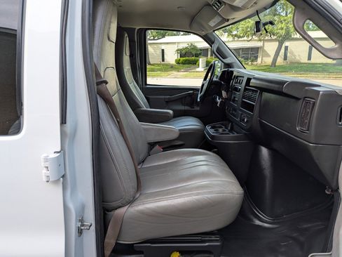 Used 2023 Chevrolet Express 3500 LS image 10