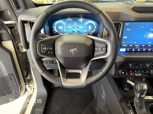 New 2025 Ford Bronco Outer Banks w/ Black Appearance Package image 16