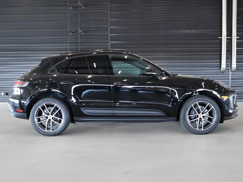 Certified 2026 Porsche Macan AWD/4WD image 11