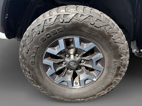 Used 2021 Toyota Tacoma TRD Off-Road w/ Technology Package AWD/4WD image 9