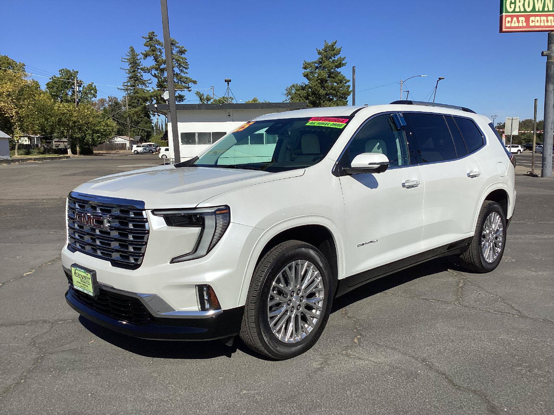 Used 2025 GMC Acadia Denali AWD/4WD image 5